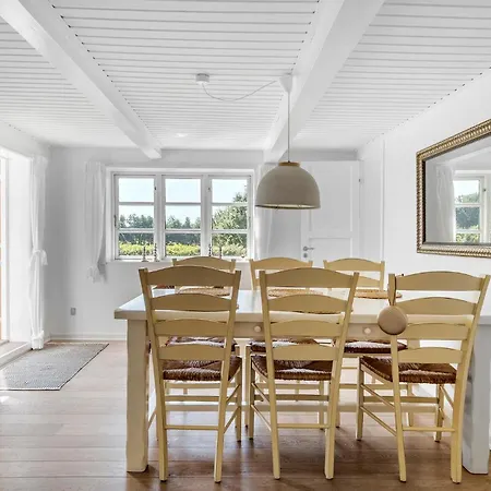 Holiday home Gorgeous In With Kitchen Ronne